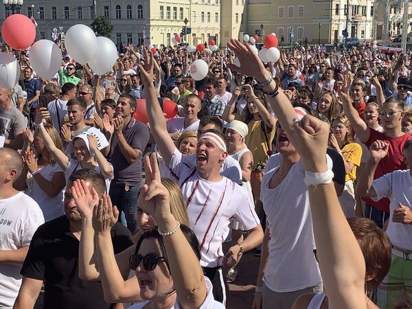 Гродно в субботу во второй раз собрал полную площадь - Sputnik Беларусь