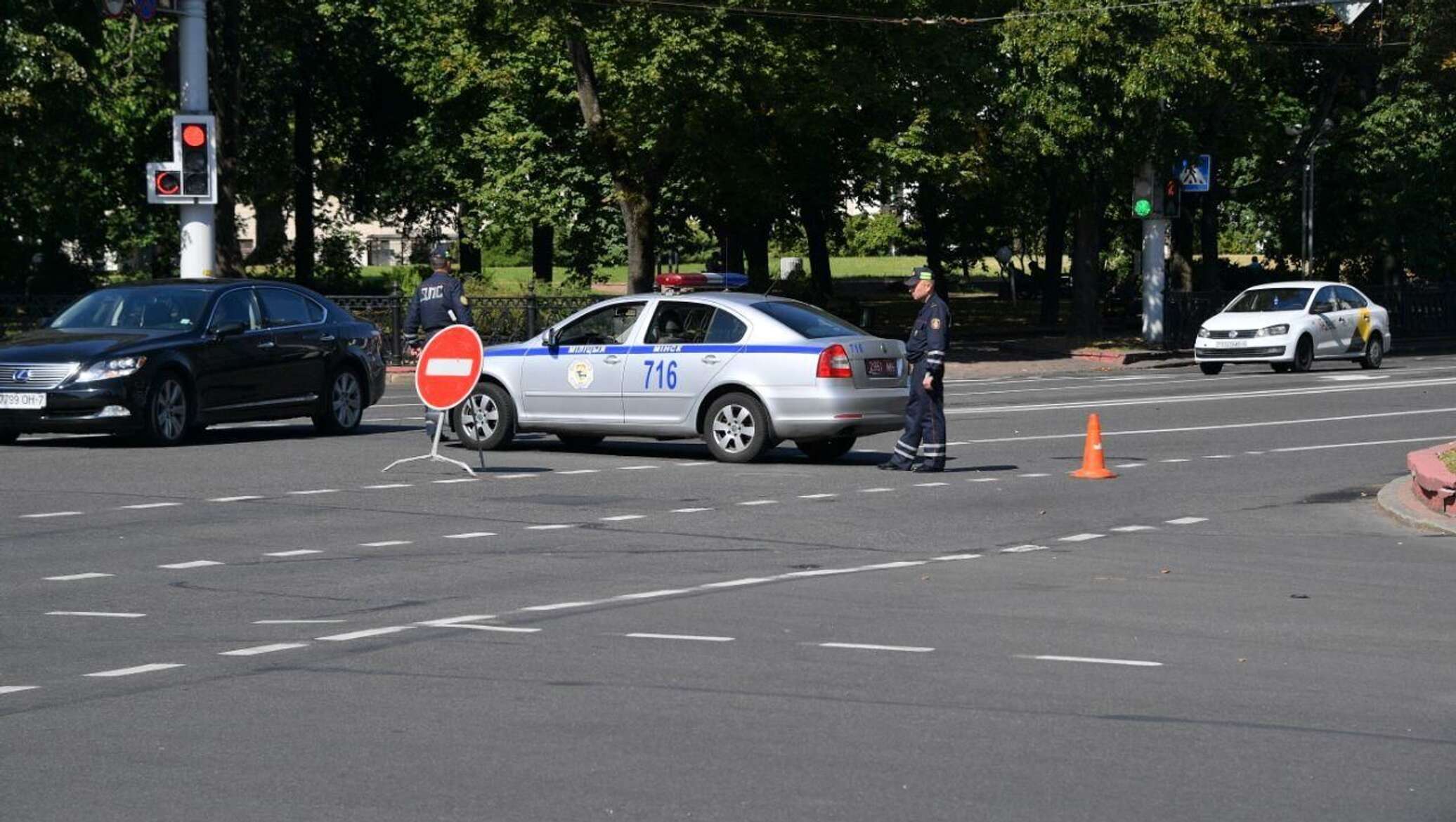 Гаи минск. Минзаг ГАИ перекрыло дорогу. ГАИ перекрыли дорогу чтобы покрутил пятаки.