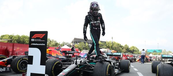 Победитель Гран-при Испании Льюис Хэмилтон - Sputnik Беларусь