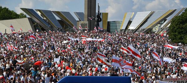 Мирный марш в столице на восьмой день протестов Мирный марш в столице на восьмой день протестов - Sputnik Беларусь