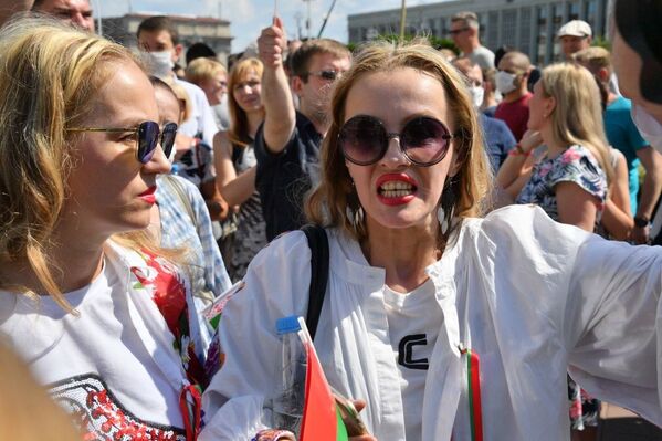 Сестры Груздевы на митинге в поддержку Александра Лукашенко - Sputnik Беларусь