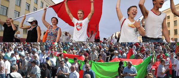 Пратэст па-беларуску: як у адзін дзень прайшлі дзве розныя акцыі - відэа Пратэст па-беларуску: як у адзін дзень прайшлі дзве розныя акцыі - відэа - Sputnik Беларусь