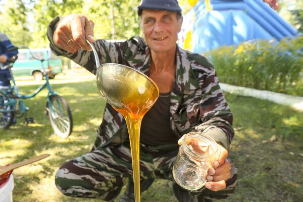 Свая атмасфера: як святкавалі Мядовы Спас на Любаншчыне - Sputnik Беларусь