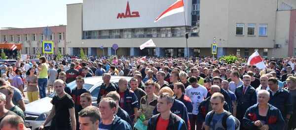 Рабочие МАЗ вышли на акцию протеста 17 августа - Sputnik Беларусь