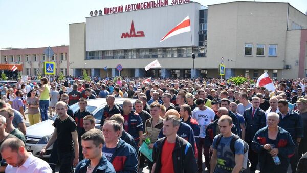 Рабочие МАЗ вышли на акцию протеста 17 августа - Sputnik Беларусь