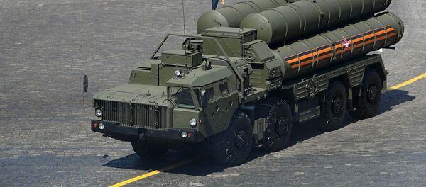 Зенитная ракетная система С-400 во время военного парада на Красной площади в Москве - Sputnik Беларусь