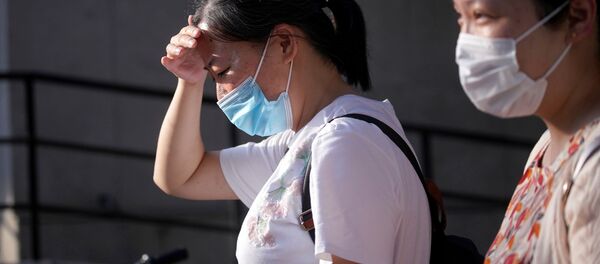 Женщины в медицинских масках в Китае - Sputnik Беларусь