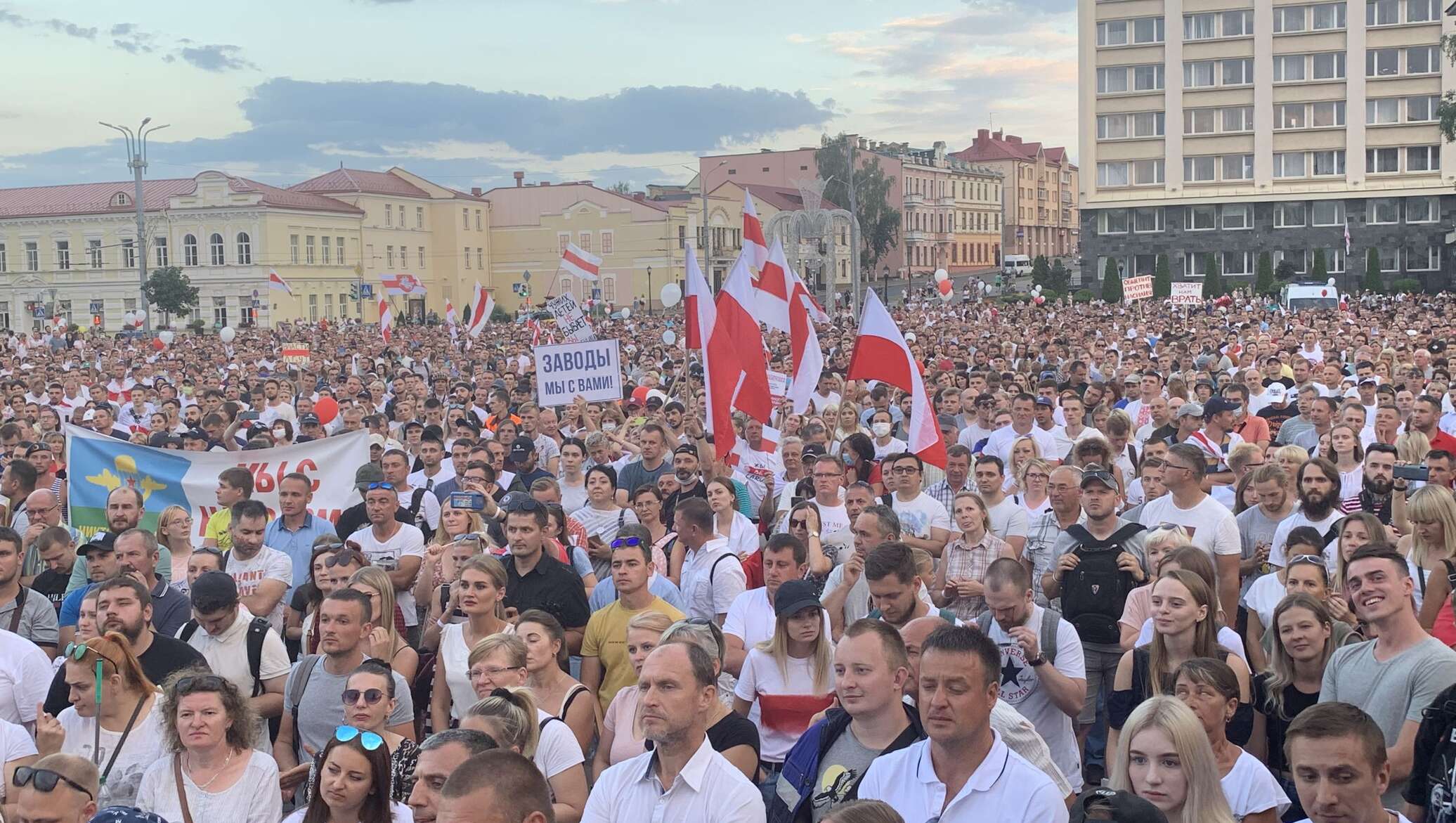 4 августа 2020. Протесты в Гродно. Гродно август 2020. Протесты в Беларуси Гродно драмтеатр. Гродно акция протеста фото.