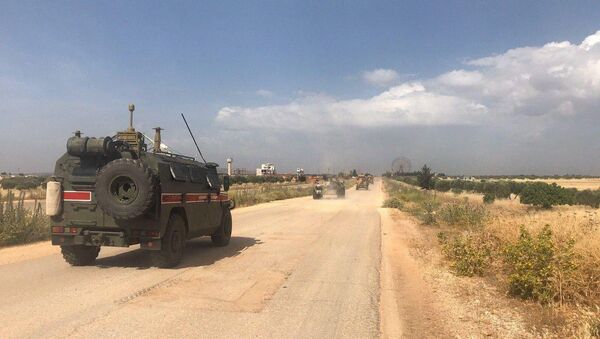 Российские и турецкие военнослужащие совместно патрулируют трассу М4 в Сирии - Sputnik Беларусь