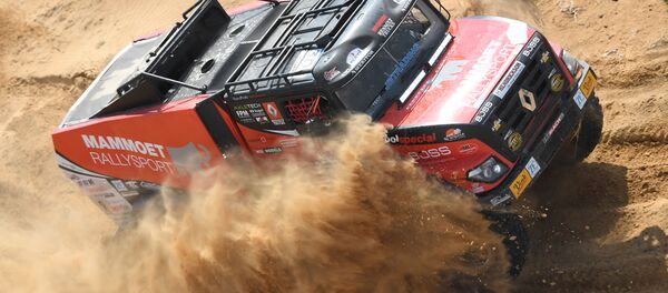 Камион Мартена ван ден Бринка во время ралли-рейда, архивное фото - Sputnik Беларусь