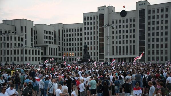 Акция протеста у Дома правительства в Минске 18 августа - Sputnik Беларусь