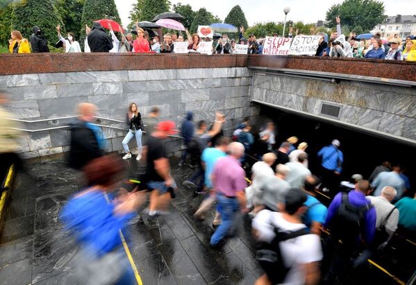 Протестующие собрались у МТЗ 19 августа в поддержу бастующих сотрудников - Sputnik Беларусь