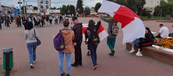 Витебские учителя вышли на акцию протеста Витебские учителя вышли на акцию протеста - Sputnik Беларусь