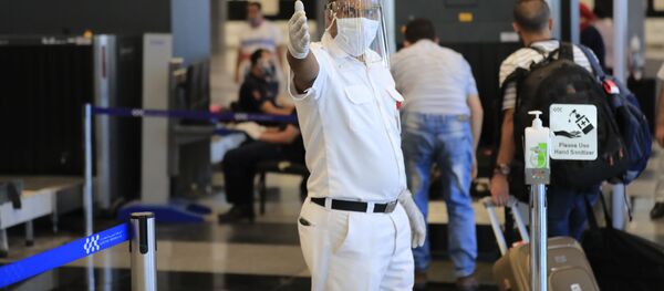 Полицейский в аэропорту Шарм-эль-Шейха - Sputnik Беларусь