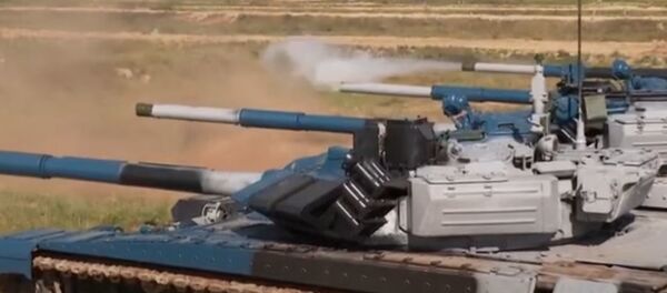 Белорусы пристреляли свои боевые машины для Танкового биатлона  - Sputnik Беларусь