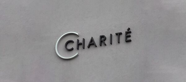 Навальный до сих пор без сознания: его будут лечить в Германии - видео - Sputnik Беларусь