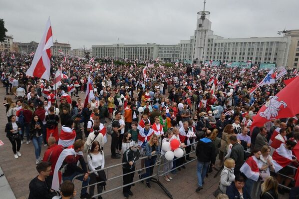 Площадь Независимости заполнена протестующими - Sputnik Беларусь