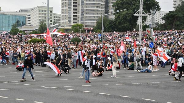 Марш новой Беларуси проходит в Минске в воскресенье 23 августа - Sputnik Беларусь