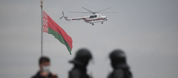 Вертолет президента над Дворцом Независимости - Sputnik Беларусь