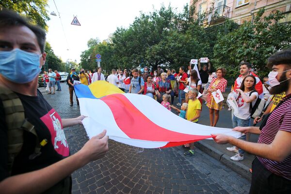 Акция в Киеве в поддержку протестующих в Беларуси - Sputnik Беларусь