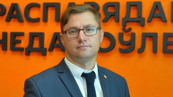 Лущ: COVID, экономика и многовекторность поляризируют общество - Sputnik Беларусь