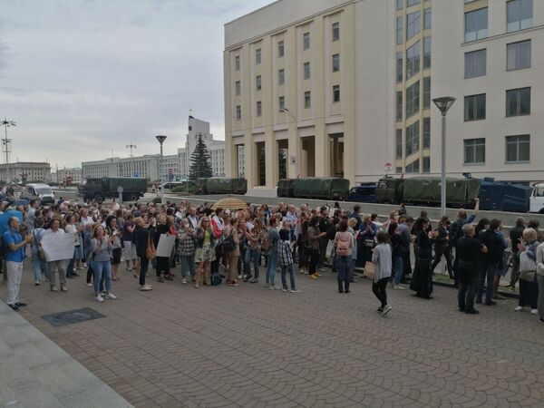 Акция в поддержку честных учителей прошла у Министерства образования Акция в поддержку честных учителей прошла у Министерства образования - Sputnik Беларусь