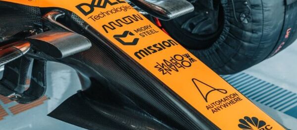 Болид Макларена с логотипом Миорского металлопрокатного завода  - Sputnik Беларусь