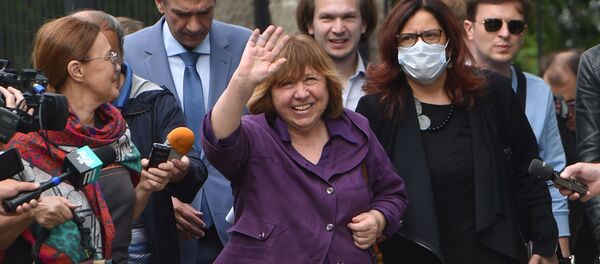 Светлана Алексиевич приехала давать показания в Следственный комитет - Sputnik Беларусь