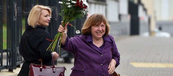 Светлана Алексиевич приехала давать показания в Следственный комитет - Sputnik Беларусь