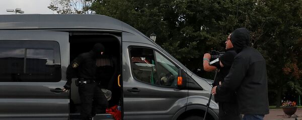 Группу журналистов задержали в центре Минска - Sputnik Беларусь