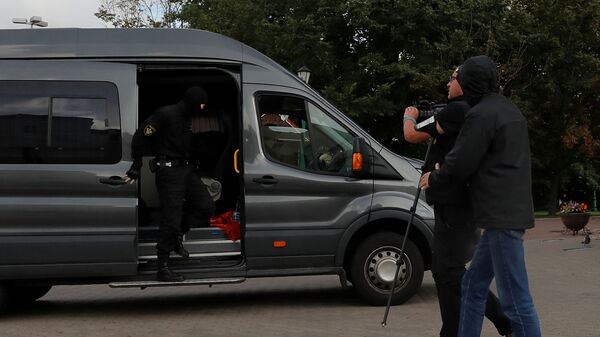 Группу журналистов задержали в центре Минска - Sputnik Беларусь