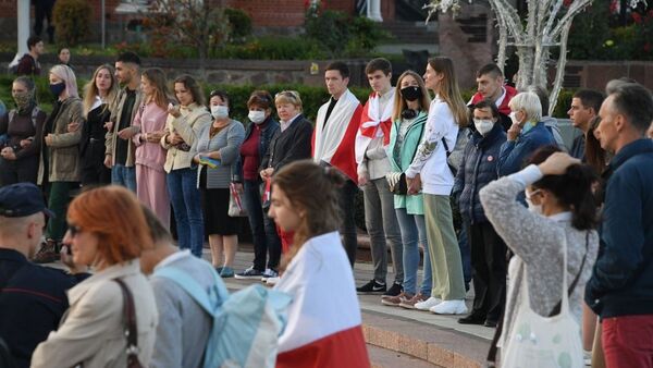 Акция солидарности на площади Независимости в Минске - Sputnik Беларусь