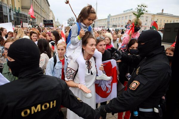 Женский марш солидарности прошел в Минске - Sputnik Беларусь