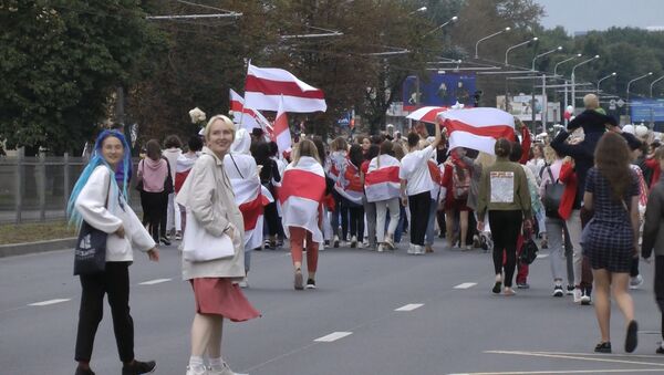 Женский митинг с импровизированным маршрутом прошел в Минске - Sputnik Беларусь
