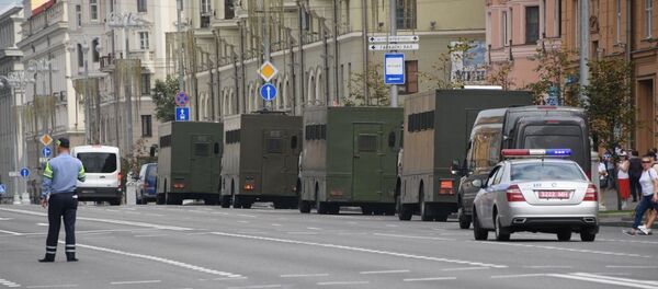 На проспекте Независимости в Минске во время акций протеста 30 августа На проспекте Независимости в Минске во время акций протеста 30 августа - Sputnik Беларусь