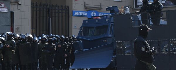 ОМОН на проспекте Независимости - Sputnik Беларусь