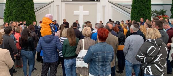 Молитва у Фарного костела - Sputnik Беларусь