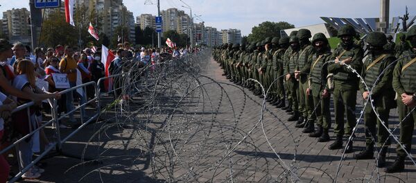 Военнослужащие у стелы Минск - город-герой - Sputnik Беларусь