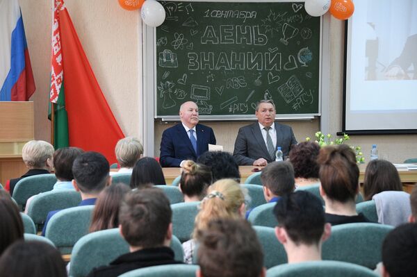 Посол России в Беларуси дал урок китайского и братской дружбы - Sputnik Беларусь