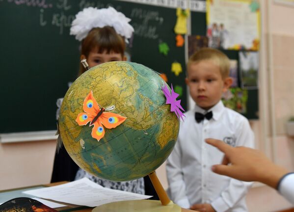 1 сентября в средней школе в деревне Озераны Житковичского района - Sputnik Беларусь