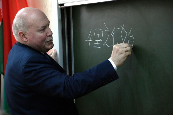 Посол России в Беларуси дал урок китайского и братской дружбы - Sputnik Беларусь