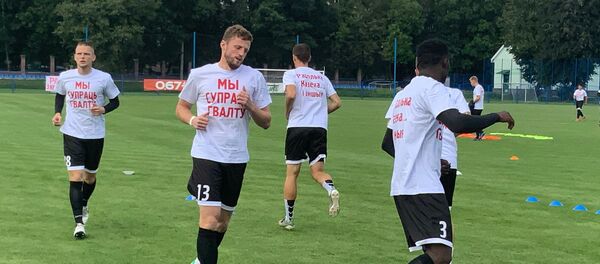 Команда Крумкачы вышла на разминку перед матчем 1/16 финала Кубка Беларуси - Sputnik Беларусь