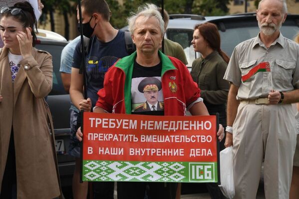Митинг сторонников президента у посольства Польши - Sputnik Беларусь