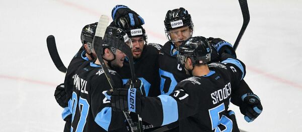 Хоккеисты Динамо после победы над Барысом - Sputnik Беларусь