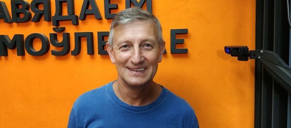 Раманчук: Нацбанк тушыць пажар рэзервамі, назапашанымі ў апошнія гады Раманчук: Нацбанк тушыць пажар рэзервамі, назапашанымі ў апошнія гады - Sputnik Беларусь