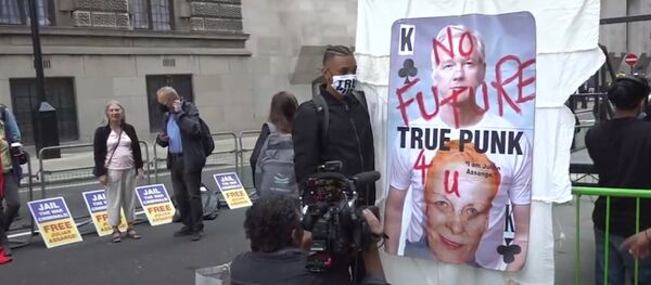 Как Лондон протестует против выдачи Джулиана Ассанжа в США Как Лондон протестует против выдачи Джулиана Ассанжа в США - Sputnik Беларусь