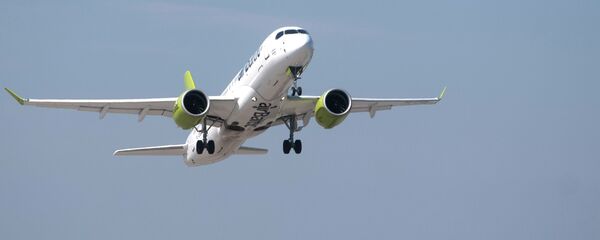Самолет Bombardier CS300 латвийской авиакомпании airBaltic - Sputnik Беларусь