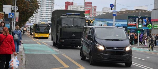 Автозаки у Комаровского рынка - Sputnik Беларусь