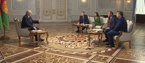 Немного пересидел: Лукашенко дал интервью российским журналистам - Sputnik Беларусь