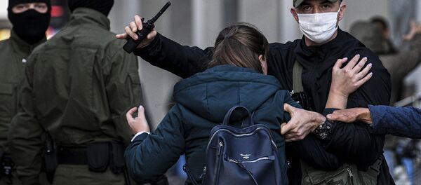 Задержание участниц акции в поддержку члена президиума Координационного совета белорусской оппозиции Марии Колесниковой - Sputnik Беларусь